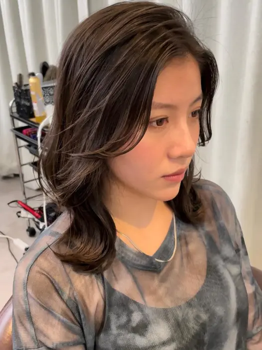 ・
外ハネミディアムヘア︎
・
顔周りにレイヤー入れて小顔効果UP
・
・
?...