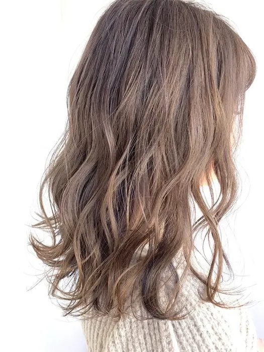 ゆるふわの巻き髪にぴったりなミルクティーカラー 巻き髪教えます テクライズ名駅所属 下村 俊貴のヘアカタログ ミニモ