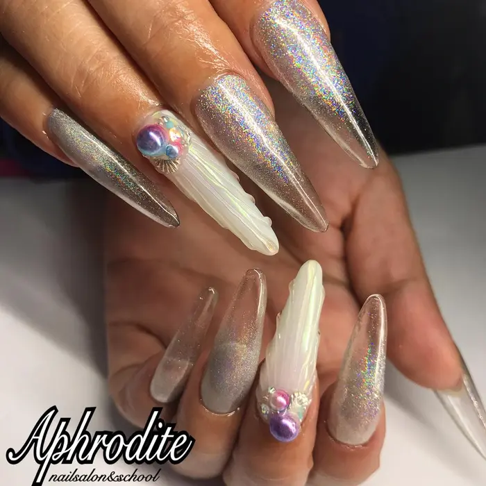 人魚の鱗ネイル ロングネイル ユニコーングラデーション ネイルサロン スクールaphrodite所属 Aphrodite Nagisaのネイル デザイン ミニモ