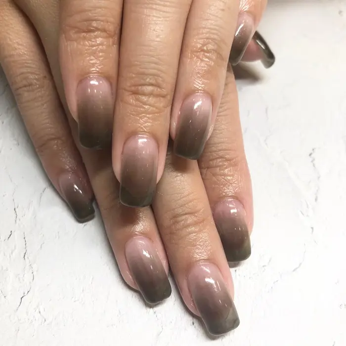 リピーター様 新色 黒のクリアカラーでカラーグラデーションに 個性派さんにおすすめです ネイルサロン爪所属 ネイルサロン爪 岩瀬のネイル デザイン ミニモ