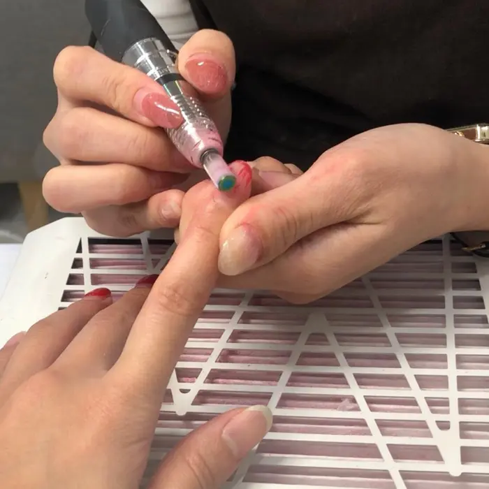 ジェルオフ ケア ジェルオフの後は しっかり爪周りの甘皮ケアをさして頂きます ウォーター Rino Nail所属 大星 麻衣のネイルデザイン ミニモ