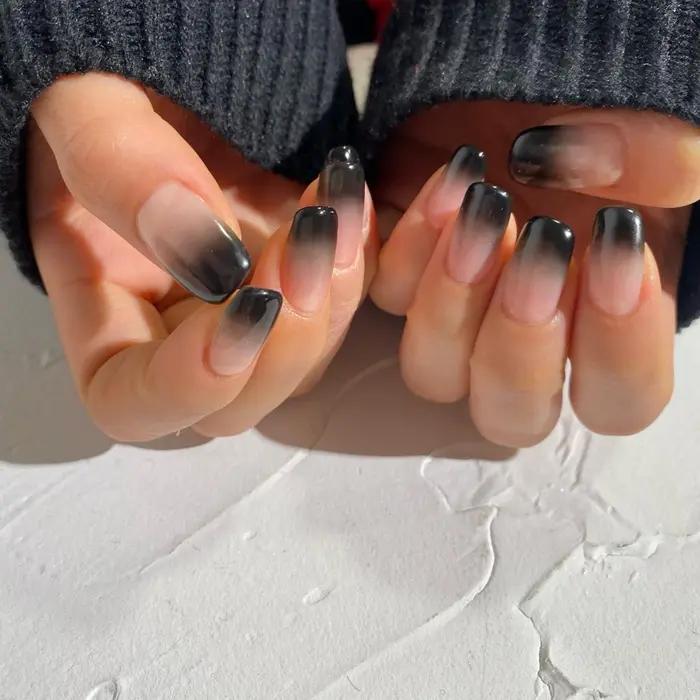 黒グラデーションネイル Lico Nail Eyelash 名古屋店所属 各務 由奈のネイルデザイン ミニモ