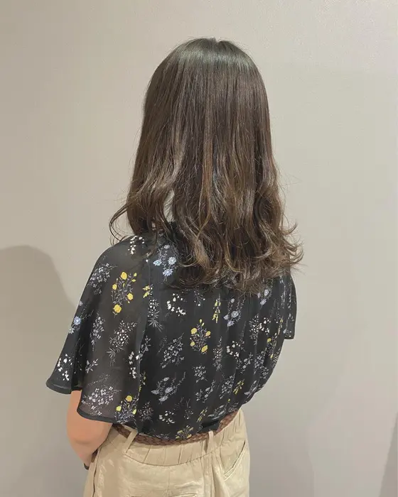 くすみ感がかわいい 明るすぎないマットベージュ Gien Terrasse所属 Gien 前田愛美のヘアカタログ ミニモ