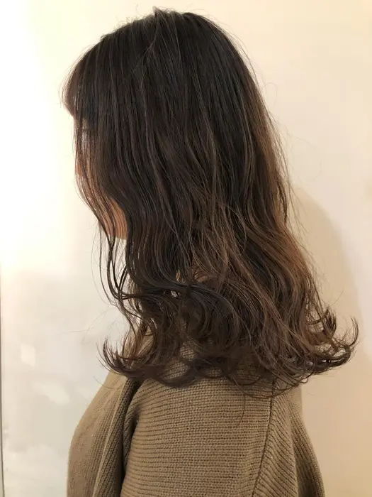 チョコレートブラウン ブリーチなしでもご相談ください Abiquiu所属 下屋 唯のヘアカタログ ミニモ