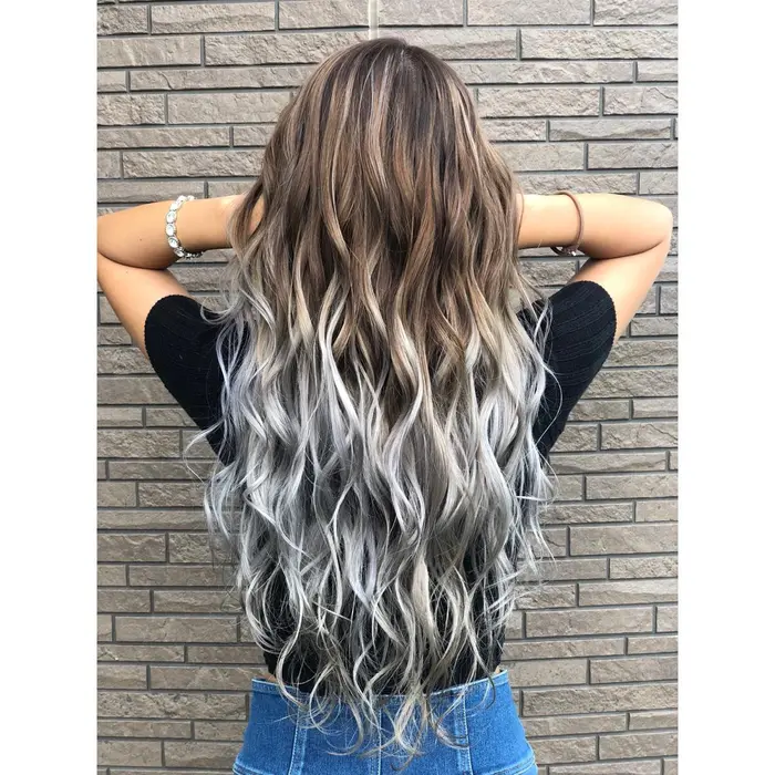 シルバーバレイヤージュ ホワイトバレイヤージュをして メンテナンスカラーでご来店のお客様を シ Aube Hair Sheila甲府昭和店所属 アンドウ ユウ のヘアカタログ ミニモ