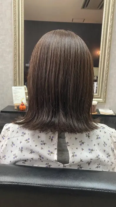 バッサリカット 日々のケアとスタイリングを簡単に 肩にあたって跳ねる髪を活かしましょ Trefle 泉大津店所属 Trefle泉大津店 Eri のヘアカタログ ミニモ