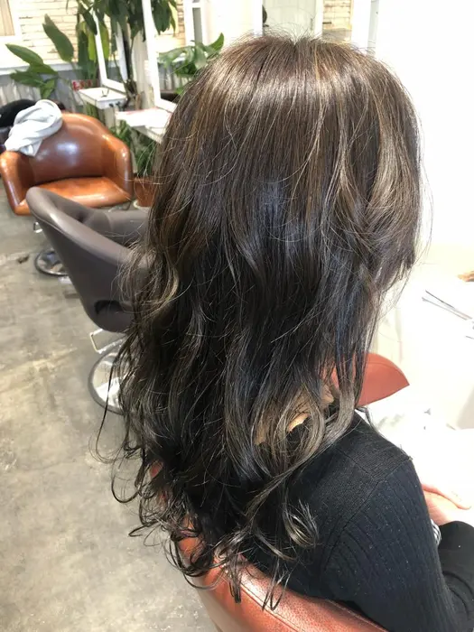 大人気のグレージュカラー 表面にハイライトを入れて3dな質感に Nao C Tres富雄店 富雄川沿いカインズホーム敷地内 所属 店長 村田和弥のヘアカタログ ミニモ