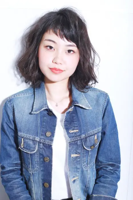 ショートバングとミルフィーユパーマで柔らかい雰囲氣に Ash 町田店所属 家郷 直行のヘアカタログ ミニモ