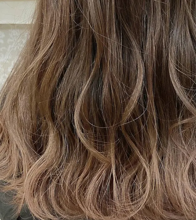 透明感ｎｏ 1カラー 赤みを抑えたグレージュが今大人気です ブリーチすると更に赤みを抑えること Licca所属 りさ のヘア カタログ ミニモ