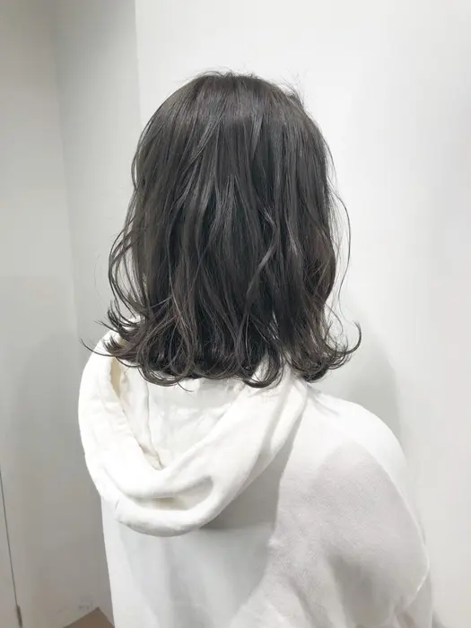 外ハネ鎖骨ボブ マットグレージュ Freera所属 インナーカラー 上石紘也 のヘアカタログ ミニモ