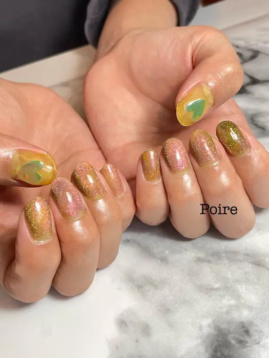 フラッシュマグネットネイル 夏ネイル ネイルデザイン マグネットネイル ニュアンスネイ Poire所属 Poire ポワールのネイル デザイン ミニモ