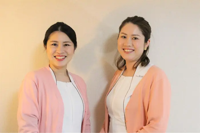 店長の小林 写真左 常勤セラピスト 作井 サクイ 当サロンは他にもセラピストがおりますが 新 メナードフェイシャルサロン 昭和1丁目所属 小林 祐子のエステ リラクカタログ ミニモ