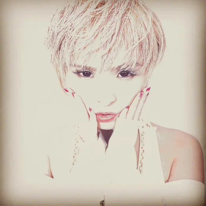 白に近くなるまでブリーチで抜いてオンカラーで白っぽく ラフに仕上げてます 流行りのジェンダーレスス Ray柏たなか所属 堀越 学のヘアカタログ ミニモ