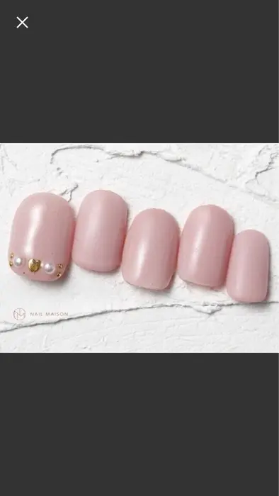 ワンカラー ラメ一色塗り ラメグラにワンポイント Nail Maison 池袋所属 Yamamoto Rのネイルデザイン ミニモ