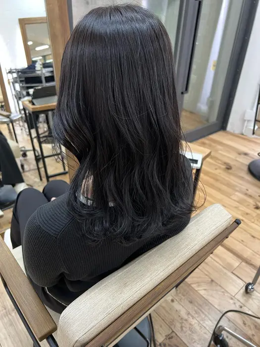 短期間の実習におすすめです 透明感のある暗髪カラー Pocket所属 さわ くびれヘア エギョモリのヘア カタログ ミニモ