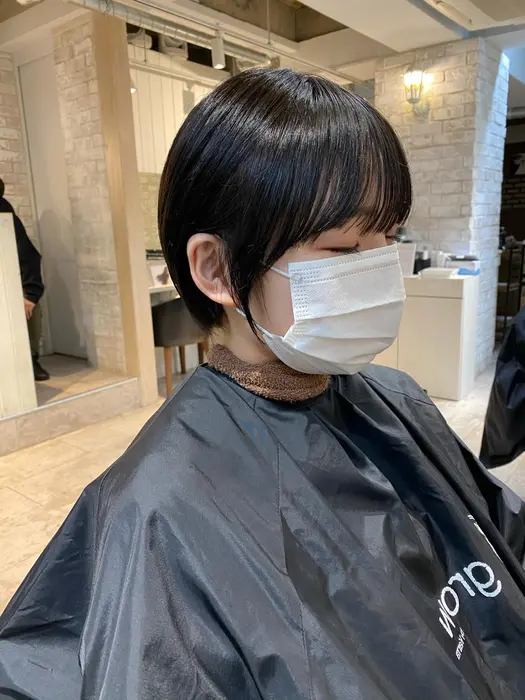 女性らしい丸みのあるショート 小顔に見える顔周りカット もみあげと馴染むように繋げているので Mood Swag 所属 Topstylist Aoiのヘアカタログ ミニモ