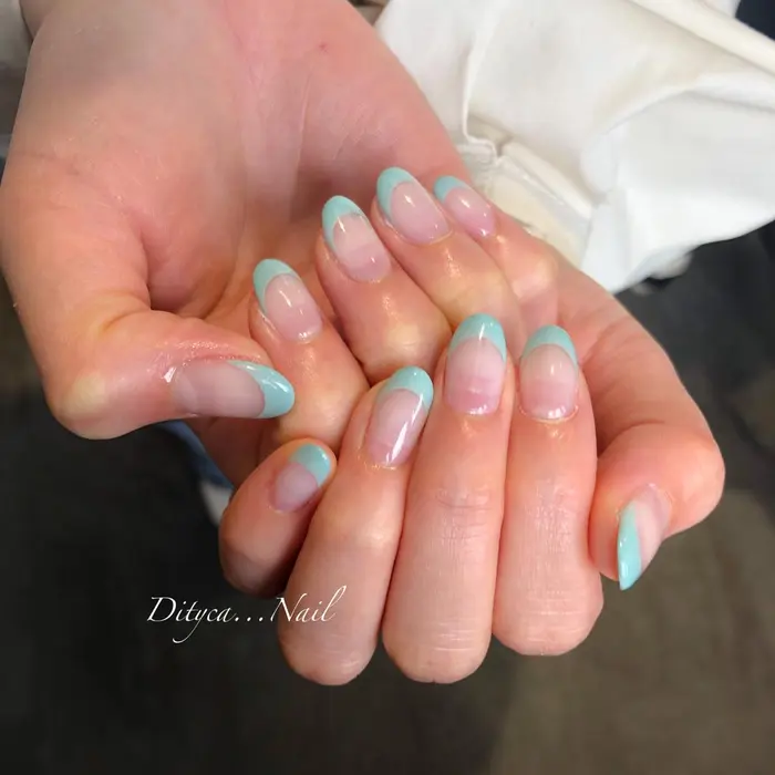 くすみブルーフレンチ Dityca Nail所属 Dityca Reinaのネイルデザイン ミニモ