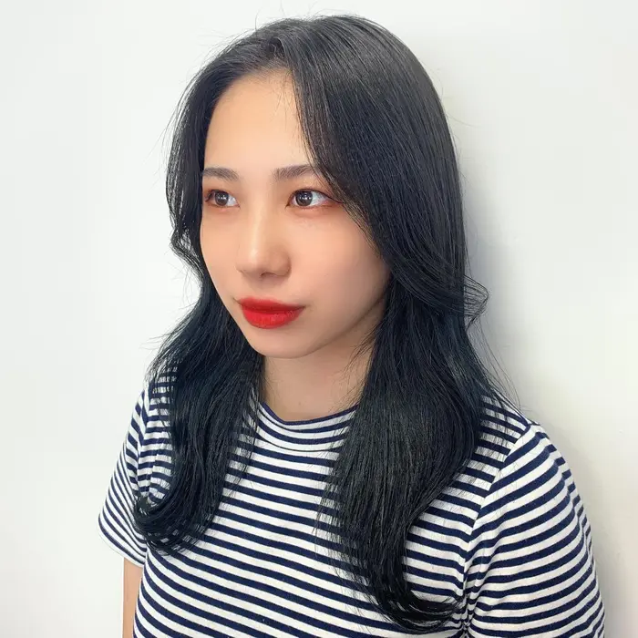 韓国人風カラー ブルーブラック Khair所属 稗田 かれんのヘアカタログ ミニモ