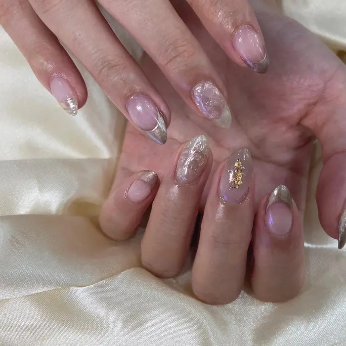 くしゃくしゃミラーとメタリックフレンチで秋 Clear所属 Clear雨森 智美のネイルデザイン ミニモ