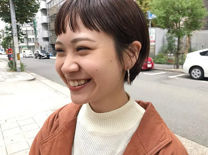 ショートヘアで人気のオン眉バング 顔周りがスッキリして 縦長シルエットに バームや ヘア Ciater所属 伊藤 つばさ のヘアカタログ ミニモ