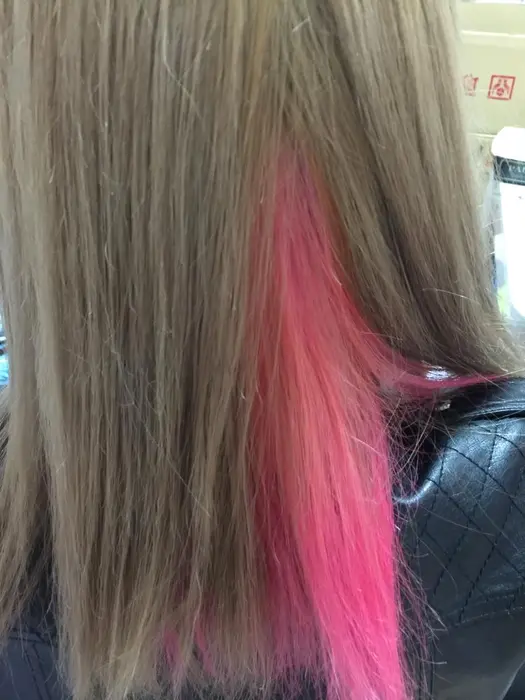 インナーカラー ポニーテールしたときとかに中のカラーがでてきて みんなが振り返るようなカラーです Earth 千葉店所属 一橋 珠良のヘアカタログ ミニモ