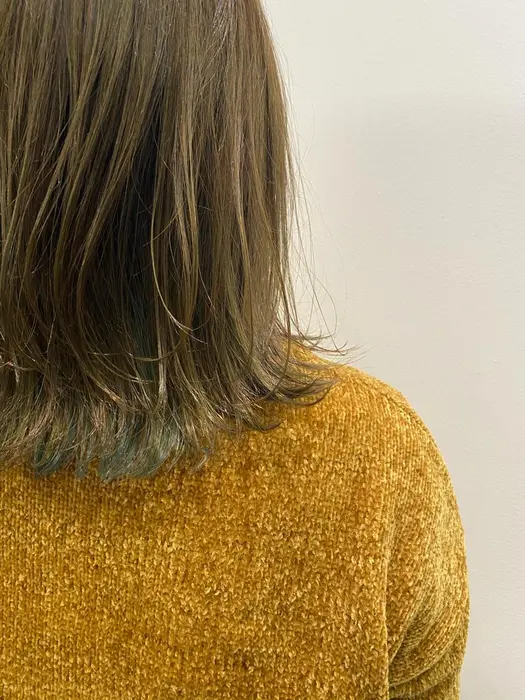 オリーブベージュ オリーブグレージュ グリーンカラー オリーブカラー カラーモデル カラーモデル募 レオニード所属 齊藤 百花のヘア カタログ ミニモ