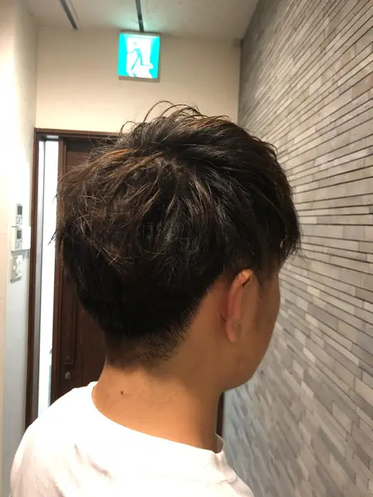 スッキリ刈り上げスタイル 伸びきった襟足をスッキリ刈り上げると 今流行りのスタイルになります Trico梅田店所属 藤嶋 鈴のヘアカタログ ミニモ