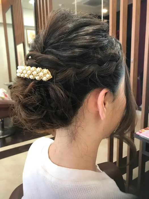 両サイド編み込み ルーズ ネープシニヨン ヘアデザインラフテル所属 ラフテル ひなのヘアカタログ ミニモ