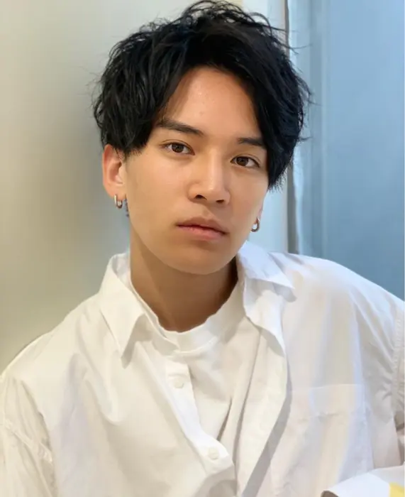 ゆるめスパイラル アップバングで爽やかに Apish所属 山崎 恭平のヘアカタログ ミニモ