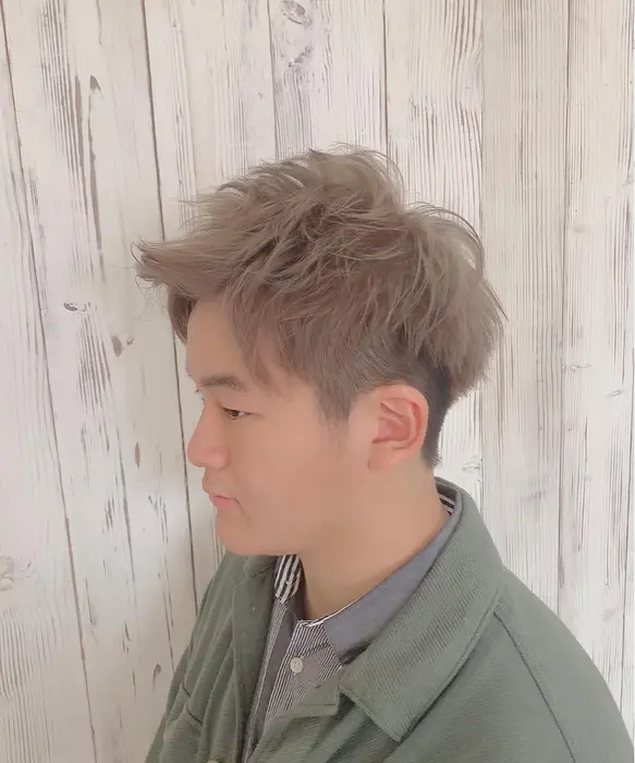 メンズ ショート ミルクティーベージュ ブリーチ On Fleek所属 高橋 諄のヘアカタログ ミニモ メンズ ショート ミルクティーベージュ ブリーチ On Fleek所属 高橋 諄のヘアカタログ ミニモ