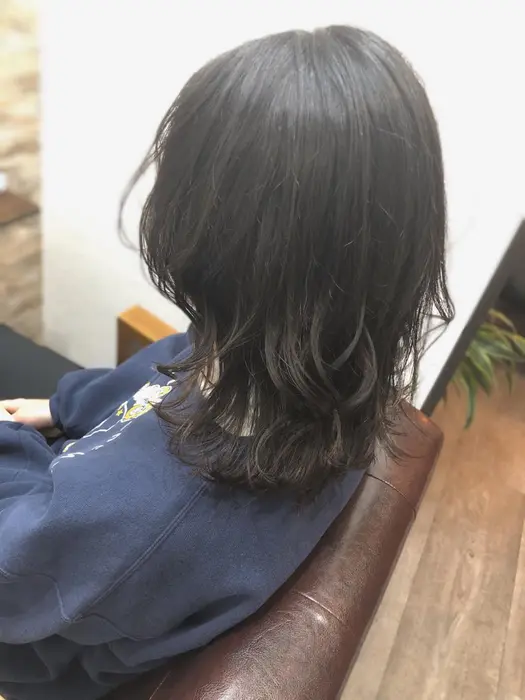 アッシュグレー ミディアムウルフ Atelier Nagano アトリエナガノ 所属 柿沼 洋甫のヘアカタログ ミニモ
