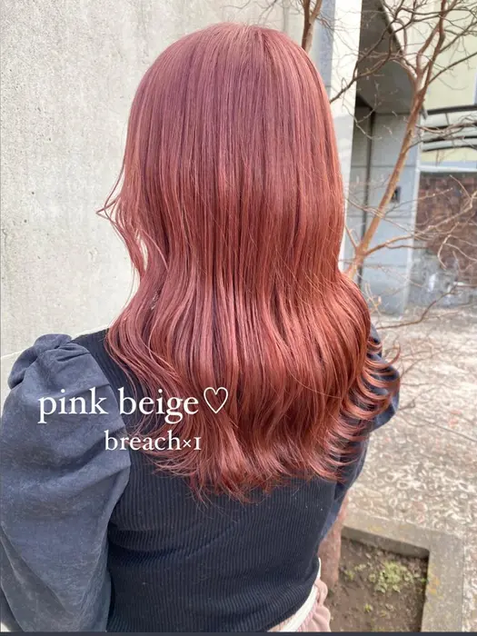 ピンクベージュ ブリーチ１回からできるカラー 初めてブリーチされる方もお任せください Garden W 所属 垢抜けカラー Ayasaのヘアカタログ ミニモ
