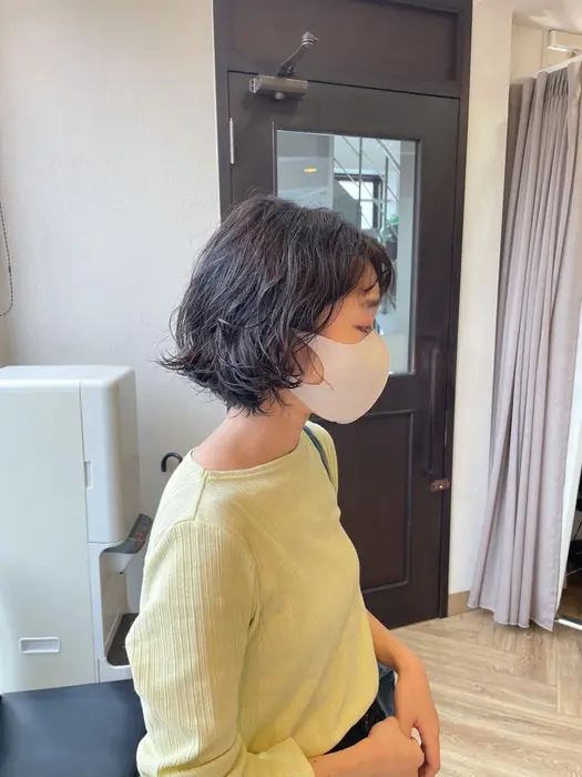 簡単スタイリングくるくるパーマ ムースでパーマを戻せばほぼ完成 誰でも簡単にできるお洒落なスタイ Milieu Hair Salon所属 鶴田 耕三のヘアカタログ ミニモ