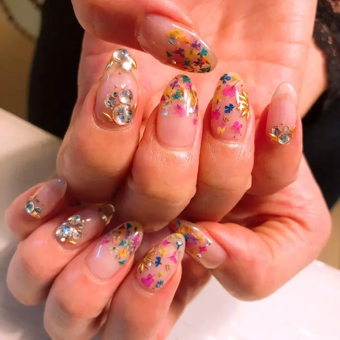 フラワーネイル プライベートサロン Nailip所属 新里 南美のネイルデザイン ミニモ
