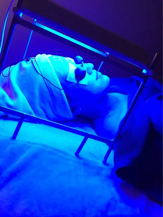 ニキビの炎症 過剰な皮脂分泌による毛穴の開きや黒ずみが気になる方へ 青色ledの光トリートメント Beauty Salon Primo Luce所属 Primoluce ツキオカのエステ リラクカタログ ミニモ