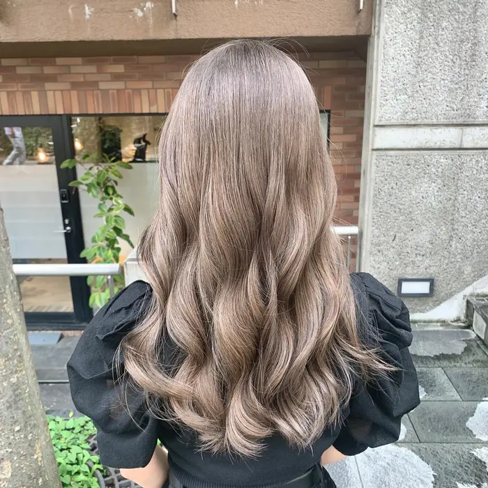 ヘアカラーアッシュ アッシュベージュ グレージュ グレージュカラー グレーアッシュ アッシュグレー Iliss 渋谷所属 ブリーチカラー特化 Rikiのヘアカタログ ミニモ