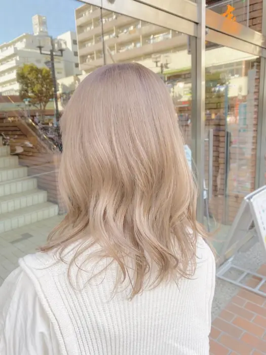 ミルク多めミルクティーベージュ Earth アース 東戸塚店所属 最新 髪質改善 透明感のヘアカタログ ミニモ