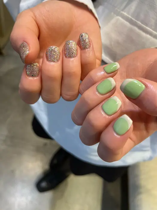 バイカラーフレンチが可愛すぎる ラメはオリジナルミックス Nail Simplenail Laughl所属 大西洋子 Laughlのネイルデザイン ミニモ バイカラーフレンチが可愛すぎる ラメはオリジナルミックス Nail Simplenail Laughl所属 大西洋子 Laughlのネイルデザイン ミニモ