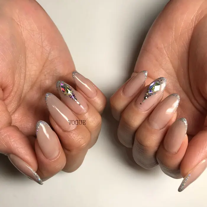 ギラギラスキニーフレンチ 金額 3900 ミニモ限定価格 2160 フレンチ代 2160 デ Swan With Vogue所属 Vogue Swanのネイルデザイン ミニモ