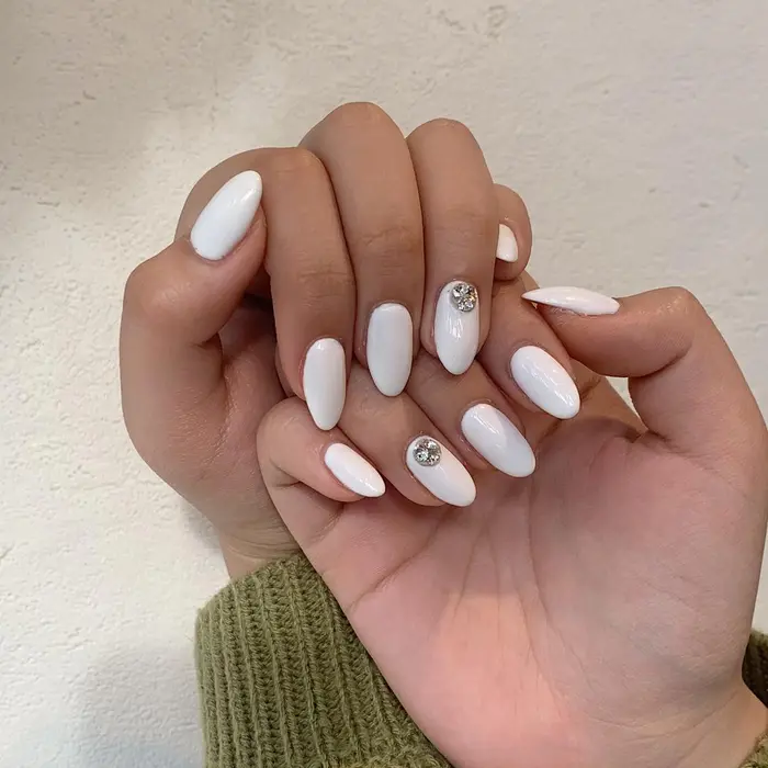 ワンカラーネイル 大阪美容室 高槻美容室 ノイズ マツエク 髪質改善 小顔 オリー Noism Osaka 高槻店所属 Noism 大田若奈のヘアカタログ ミニモ