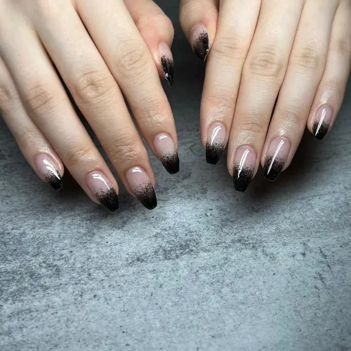 ブラックラメグラ 8ist所属 Momoka Wのネイルデザイン ミニモ