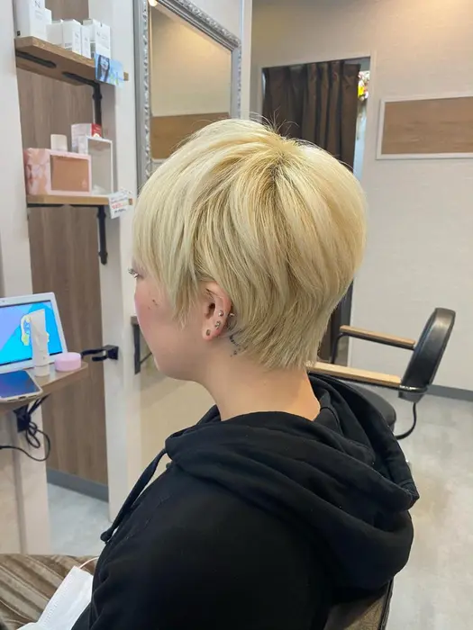 金髪ベリーショート Shes所属 吉岡 泉のヘアカタログ ミニモ