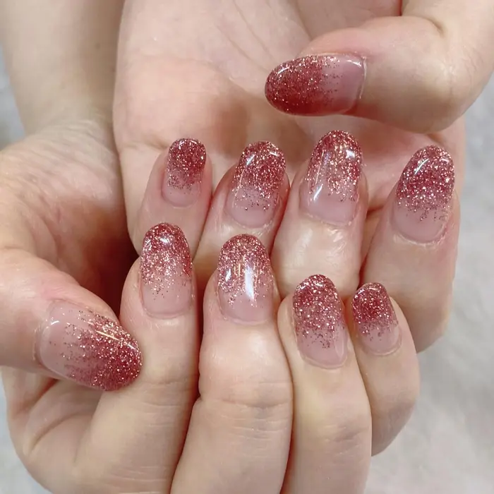 キラッキラのラメがとっても可愛いです 夏が近づいて来たのでラメグラデーションとっても人気です Elixir Nail 新橋所属 エリクサーネイル新橋 中村のネイルデザイン ミニモ