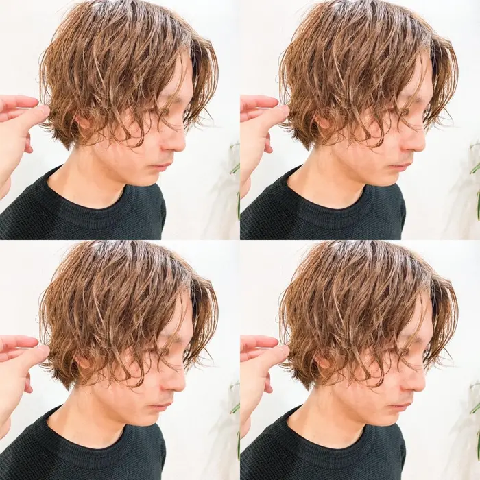 ミルクティーカラーと緩めのスパイラル 緩めのカールが目元にかかる 少しセクシーさが出るヘアスタイ Mina By One S所属 メンズ特化 Masashiのヘアカタログ ミニモ