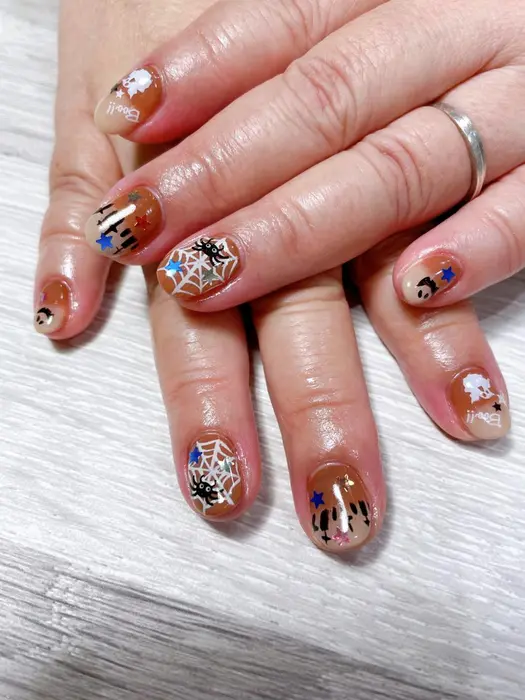 ハロウィンネイル アートは片手３本ずつであとはシールで対応させて頂きました いつもはピ Nailsalonマハロ所属 Nailsalon マハロのネイル デザイン ミニモ