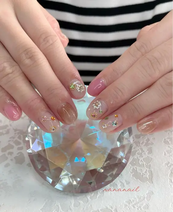 ドットストーン ストーン オフィスネイル シンプルネイル 大人ネイル お花やドットのスト Nananail所属 鈴木 里美のネイル デザイン ミニモ ドットストーン ストーン オフィスネイル シンプルネイル 大人ネイル お花やドットのスト Nananail所属 鈴木 里美のネイル デザイン ミニモ