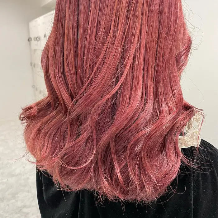 ストロベリーピンク ブリーチなし Will所属 髪質改善 艶カラー Nanakoのヘアカタログ ミニモ