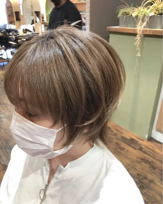 束感バッチリハイトーンカラーのウルフカット オイルをつけるだけで質感が綺麗に出ます Bow所属 行田 優祐のヘア カタログ ミニモ