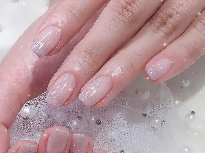 ラベンダーカラーでグラデーションに Ayumi Nail Eyelash所属 Ayumi Honokaのネイル デザイン ミニモ