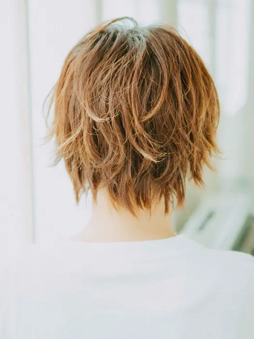 ショートボブスタイルに軽さと動きを出すためにハイレイヤーを入れました 表面に大きめのカールをプラス Hair Salon Minamo所属 公式 Minamoのヘアカタログ ミニモ